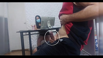 Secretaria Gostosa Sem Calcinha! Me Arrisquei Colocando O Pau Pra Fora! Em Plena Recepção, Qual Será A Reação Dela free video